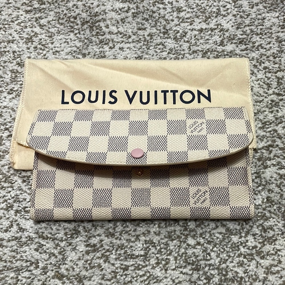 Louis Vuitton Emilie wallet in Damar Azure with Rose Ballerina interior VGUC